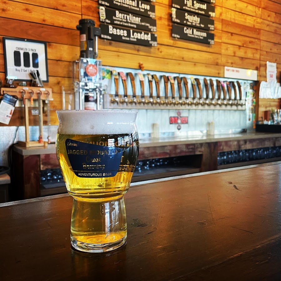 Jagged Mountain Craft Brewery, a bar in Ballpark, Denver