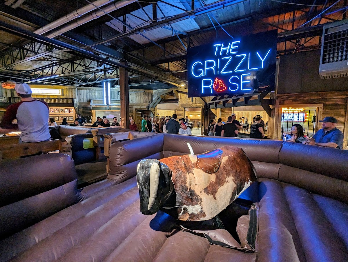Grizzly Rose, Denver