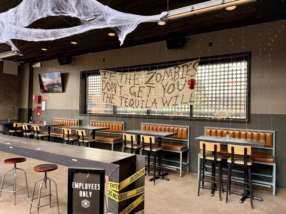 Federales Patio